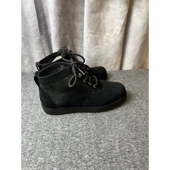 UGG Bethany Boots Black Suede Sheepskin Lining 1012532 Size 6 Winter Hiking - Picture 1 of 7
